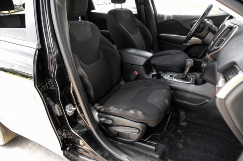 Used 2017 Jeep Cherokee Latitude w/ Comfort/Convenience Group image 45