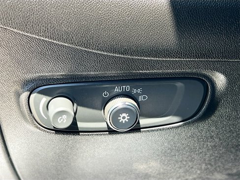 Used 2023 Chevrolet Equinox LS image 10