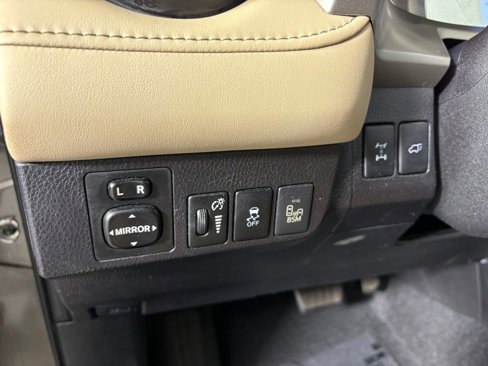 Used 2014 Toyota RAV4 Limited image 13