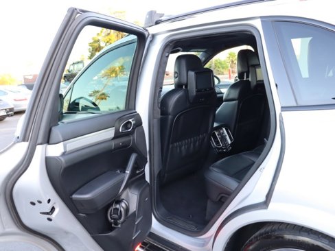 Used 2013 Porsche Cayenne Turbo image 43