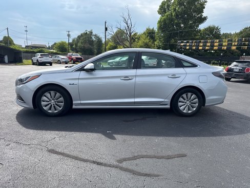Used 2016 Hyundai Sonata SE image 2