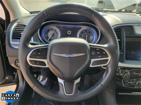 Used 2018 Chrysler 300 Touring w/ Sport Appearance Package image 19