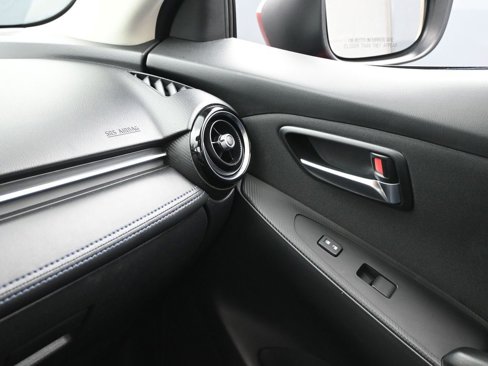 Used 2018 Toyota Yaris iA image 19