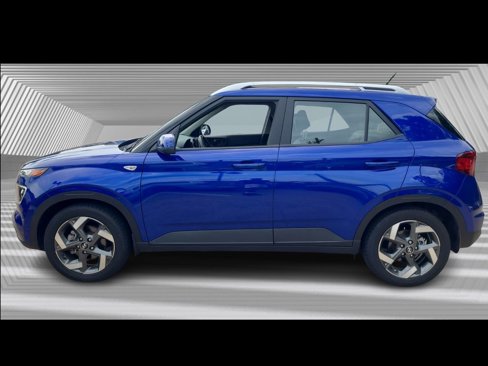 Used 2024 Hyundai Venue Limited image 2