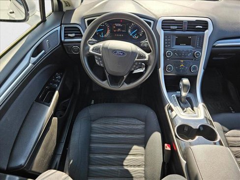 Used 2016 Ford Fusion SE image 13