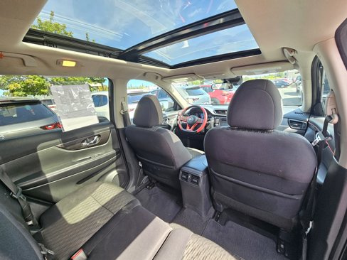 Used 2019 Nissan Rogue S image 12