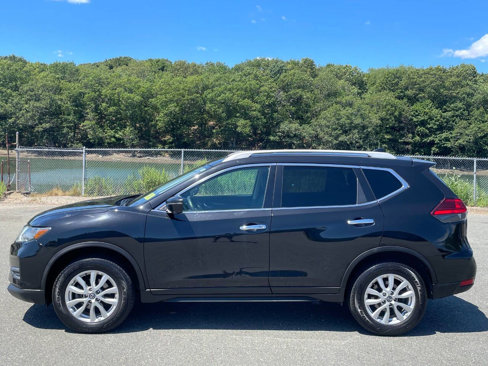 Used 2017 Nissan Rogue SV image 4