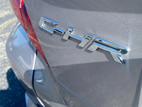 Used 2018 Toyota C-HR XLE image 7