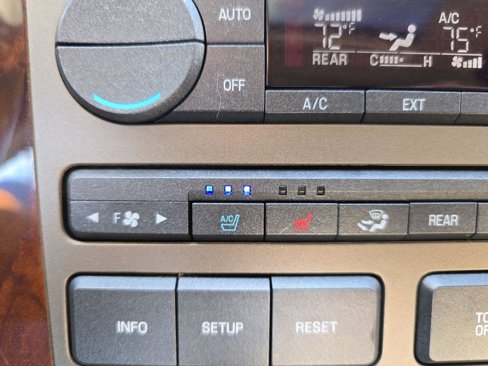 Used 2014 Lincoln Navigator L 4WD image 25