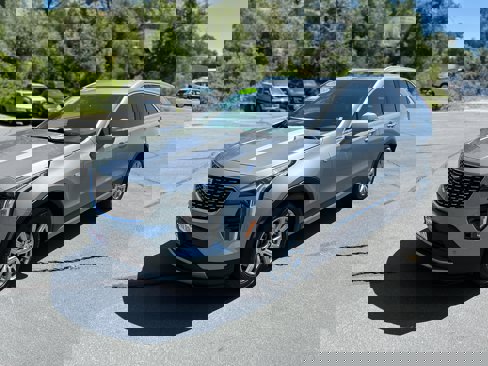 Used 2023 Cadillac XT4 Premium Luxury image 2