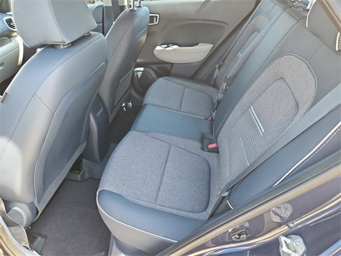 Used 2023 Hyundai Venue Limited image 17