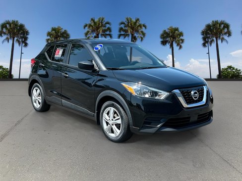 Used 2020 Nissan Kicks S image 3
