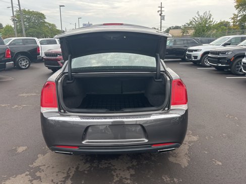 Used 2017 Chrysler 300 C image 12