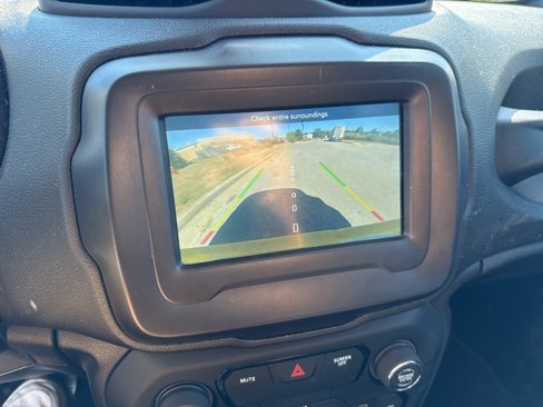 Used 2018 Jeep Renegade Latitude w/ Trailer Tow Group image 11