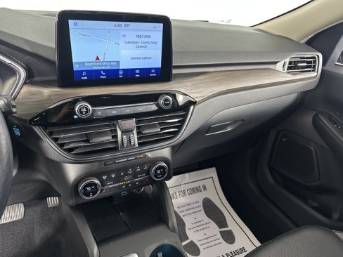 Used 2020 Ford Escape Titanium image 4