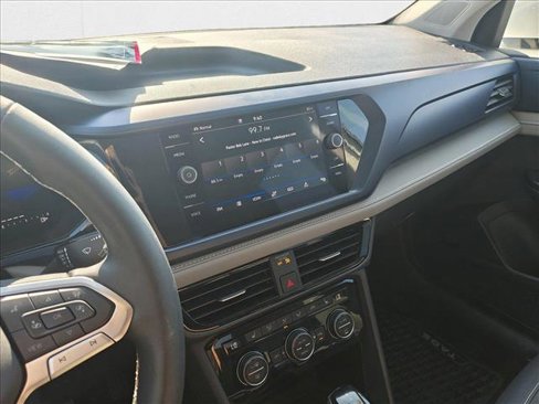 Certified 2024 Volkswagen Taos SE image 11