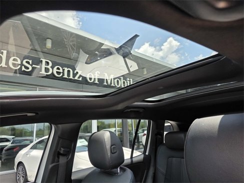 Certified 2021 Mercedes-Benz GLB 250 w/ Premium Package image 27