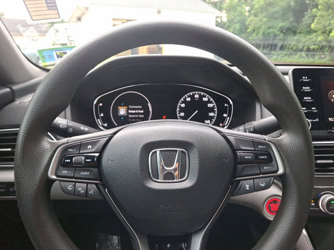 Used 2018 Honda Accord LX image 17