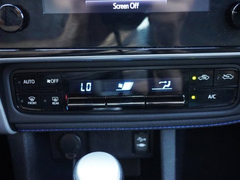 Used 2018 Toyota Corolla L image 42
