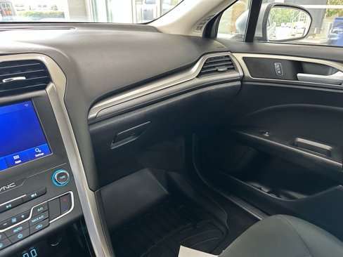 Used 2020 Ford Fusion SE image 38