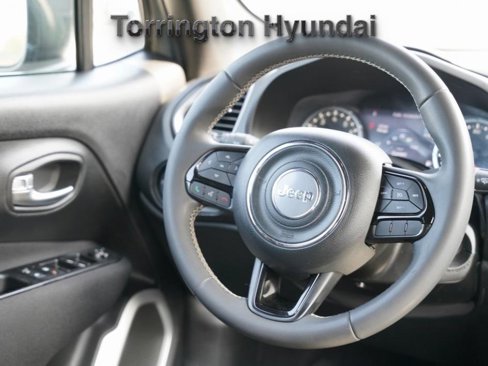 Used 2021 Jeep Renegade Latitude image 10