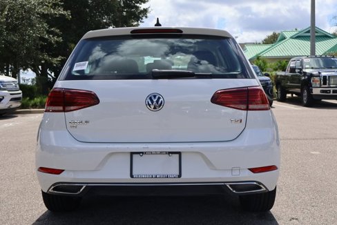 Used 2018 Volkswagen Golf SE image 6