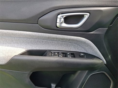 Used 2022 Jeep Compass Latitude image 12