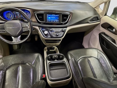 Used 2019 Chrysler Pacifica Touring-L image 20