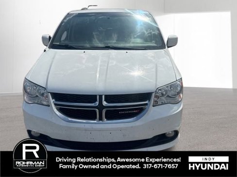 Used 2017 Dodge Grand Caravan SXT image 3