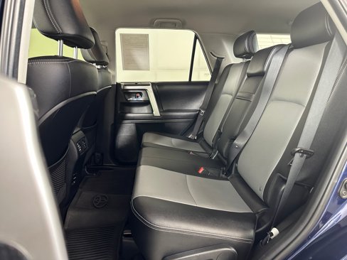 Used 2017 Toyota 4Runner SR5 Premium image 12
