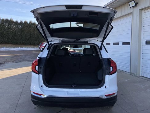 Used 2023 GMC Terrain SLT image 19