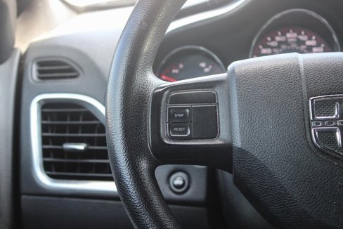 Used 2013 Dodge Avenger SE image 26