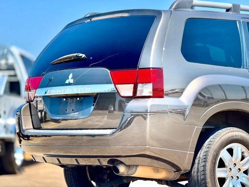 Used 2011 Mitsubishi Endeavor LS image 11