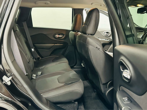 Used 2015 Jeep Cherokee Latitude w/ Comfort/Convenience Group image 22