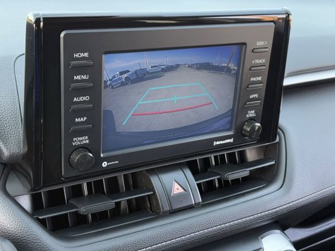 Used 2022 Toyota RAV4 LE image 18