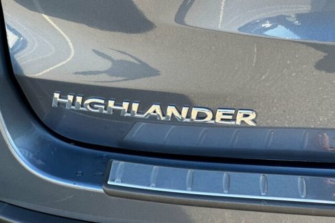 Used 2019 Toyota Highlander LE image 26