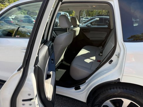 Used 2018 Subaru Forester 2.5i Premium w/ All-Weather Package image 14