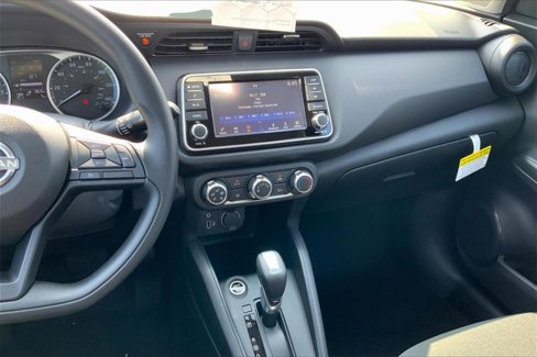 New 2025 Nissan Kicks Play S image 8