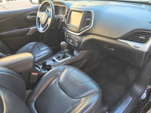 Used 2018 Jeep Cherokee Overland image 6