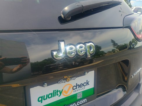 Used 2022 Jeep Cherokee Limited image 8