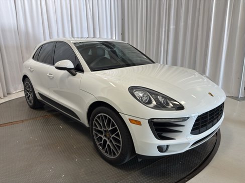 Certified 2018 Porsche Macan Sport Edition image 9