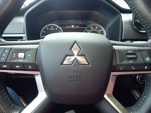 Used 2024 Mitsubishi Outlander SE Black Edition image 27