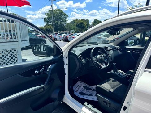 Used 2021 Nissan Rogue Sport SV image 13