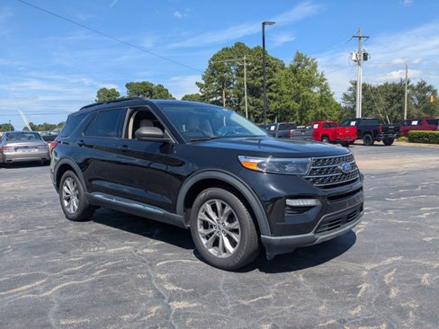 Certified 2022 Ford Explorer XLT w/ Equipment Group 202A image 2