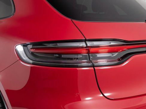 Certified 2025 Porsche Macan image 43
