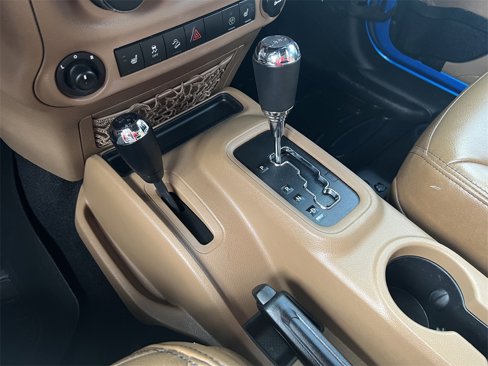 Used 2015 Jeep Wrangler Unlimited Sahara w/ Connectivity Group image 19