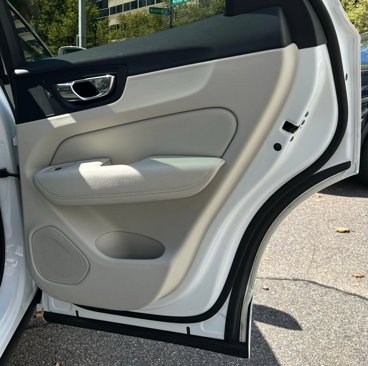 Used 2018 Volvo XC60 T8 Inscription w/ Advanced Package image 26
