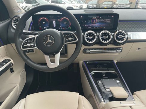 Used 2021 Mercedes-Benz GLB 250 4MATIC w/ Premium Package image 13