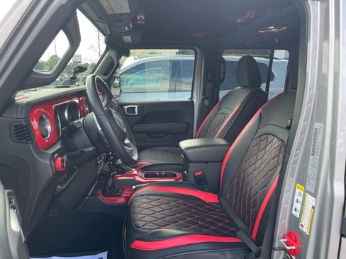 Used 2018 Jeep Wrangler Unlimited Sahara image 9