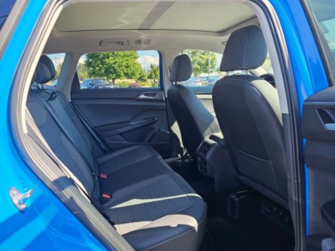 New 2025 Volkswagen Taos SE image 15